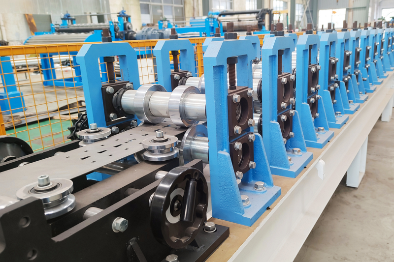 How Does Energy Efficiency Optimization Of Molding Machines Reduce Energy Consumption And Improve Production Efficiency?