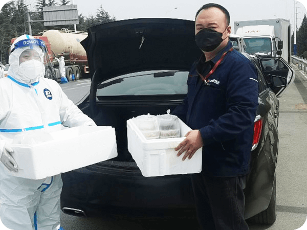 Nel 2022, il team di servizio delle attrezzature ZJ ha dato al personale medico, alla polizia e ad altro personale del Longkou alla fibbia del toro Penglai per inviare un pranzo caldo